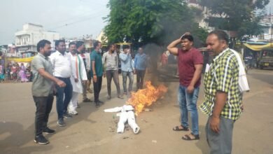 Photo of युवा कांग्रेस ने प्रभारी मंत्री का फूंका पुतला