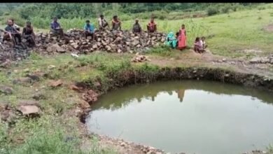 Photo of विक्रमपुर पंचायत के भदराटोला में पंचायत ने बनाया मौत का कुआं अधूरा पड़ा