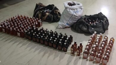 Photo of छापामार कार्रवाई में पुलिस ने पकड़ा शराब का जखीरा