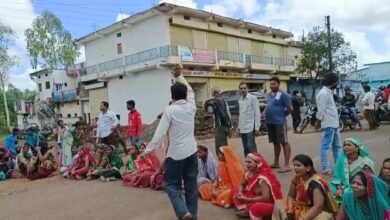 Photo of पानी के लिए समनापुर में सड़क पर जाम, सचिव को हटाने की मांग