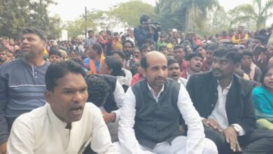 Photo of रुद्रेश के समर्थन में उमड़ा जनसैलाब हजारों की भीड़ के साथ कलेक्ट्रेट का घेराव किया