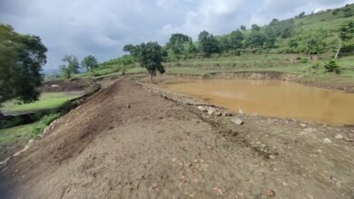 Photo of लाखों की लागत से निर्मित तालाब का कराया गया गुणवत्ताहीन निर्माण