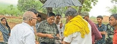 Photo of प्रधानमंत्री जनमन योजना के अंतर्गत बनाई गई घटिया सड़क की जांच