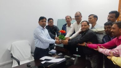 Photo of नवागत सहायक आयुक्त डिंडोरी से अतिथि शिक्षक संघ ने की सौजन्य भेंट कर सौंपा ज्ञापन।