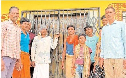 Photo of साल भर से बंद: आरोग्य केंद्र गोरखपुर