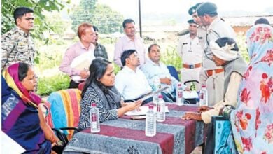 Photo of वनाधिकार पत्रों के शीघ्र वितरण हेतु चौपालों का आयोजन, कलेक्टर ने की ग्रामीणों से सीधी बातचीत