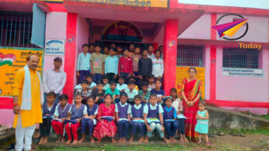 Photo of नवरात्रि सप्तमी पर छात्रों को किया कपड़े और स्टेशनरी का वितरण
