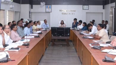 Photo of कलेक्टर ने दी सख्त कार्रवाई की चेतावनी – लापरवाही, अनुपस्थिति और अवैध खनन पर जारी हुए नोटिस