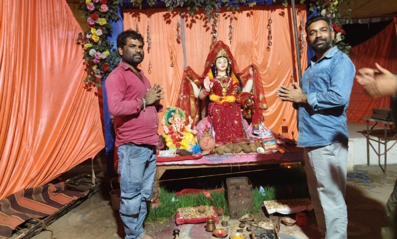 Photo of शाहपुर के सिद्ध स्थान बरम बाबा में विराजी माता महालक्ष्मी और श्री गणेश की प्रतिमा