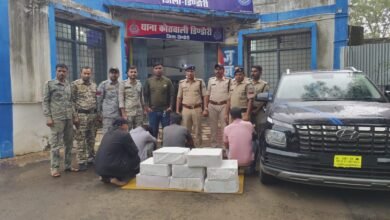 Photo of कोतवाली डिण्‍डौरी पुलिस ने पकड़ा अवैध शराब का जखीरा, हुंडई वैन्यू कार के साथ 04 आरोपी  गिरफ्तार 