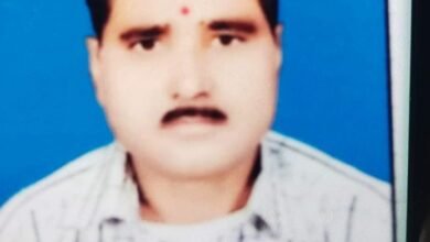 Photo of पिता की मानसिक हालत का लोग उठा रहे हैं गलत फायदा, बेटी ने लगाई न्याय की गुहार