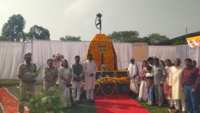 Photo of जिला मुख्यालय में मनाया गया शहीद स्मृति दिवस ड्यूटी के दौरान शहीद हुए पुलिस जवानों को दी गई सलामी