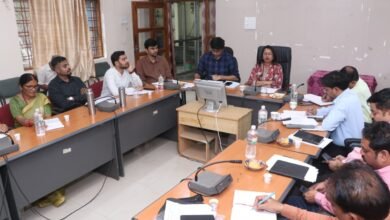 Photo of कलेक्टर ने दो वरिष्ठ उद्यान विकास अधिकारियों को किया निलंबित- कार्य में लापरवाही और समीक्षा बैठक में अनुपस्थिति पर हुई कार्रवाई