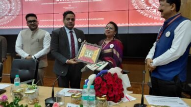 Photo of डिंडौरी जिले की नवाचार पहल को मिला राष्ट्रीय मंच पर सम्मान – कलेक्टर श्रीमती अंजू पवन भदौरिया को किया मंच से सम्मानित