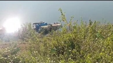 Photo of ट्रेक्टर अनियंत्रित होकर गहरी खाई में गिरा हादसे में ट्रैक्टर चालक की दर्दनाक मौत