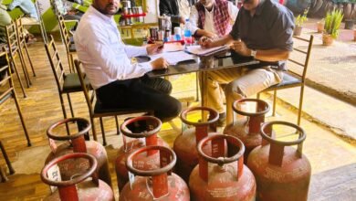 Photo of डिंडौरी में रितु स्वीट्स पर छापामार कार्रवाई  8 घरेलू गैस सिलेंडर जब्त