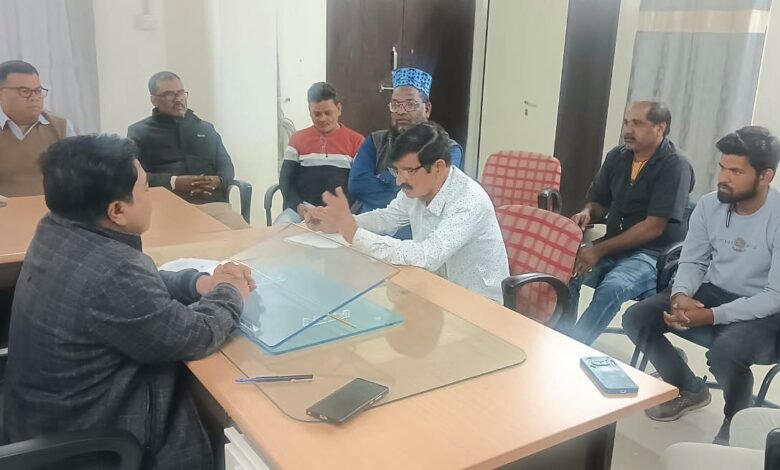 Photo of RTO कार्यालय में संपन्न हुई बस ऑपरेटरों की बैठक—कागजात की वैधता, किराया सूची और सुरक्षित संचालन पर दिए गए कड़े निर्देश