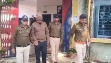Photo of छात्रा को अश्लील मैसेज भेजने वाला शिक्षक गिरफ्तार: 4 दिन बाद सागर से पकड़ा गया आरोपी