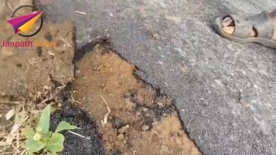 Photo of सड़क मरम्मत में भ्रष्टाचार – कलेक्टर ने लिया संज्ञान भुगतान रोकने और ठेकेदार को ब्लैक लिस्ट करने के निर्देश