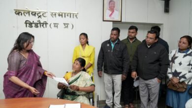 Photo of कलेक्टर की तत्परता से आई दिव्यांग महिला के चेहरे में मुस्कान, ट्राइसाइकिल पाकर पूनम खुश