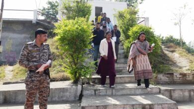 Photo of मां शारदा टेकरी में सौंदर्यीकरण में बरती जा रही लापरवाही पर कलेक्टर सख्त, ठेकेदार के सुपरवाइजर को लगाई फटकार