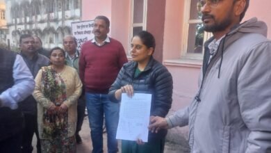 Photo of जिला पंचायत में जनप्रतिनिधि(अध्यक्ष )और अधिकारी( सीईओ) के बीच में तनातनी – दोनों ने लगाये एक दूसरे पर अभद्रता करने का आरोप