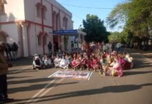 Photo of रूद्रेश परस्ते के नेतृत्व में स्व सहायता समूह की महिलाओं का धरना प्रदर्शन- sdm ने थमाया नोटिस धारा 163 का हवाला 