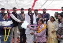 Photo of 15 हितग्राहियों को मिली आवंटन आदेश एवं आवास की चाबी – प्रधानमंत्री आवास योजना गृह प्रवेश कार्यक्रम संपन्न