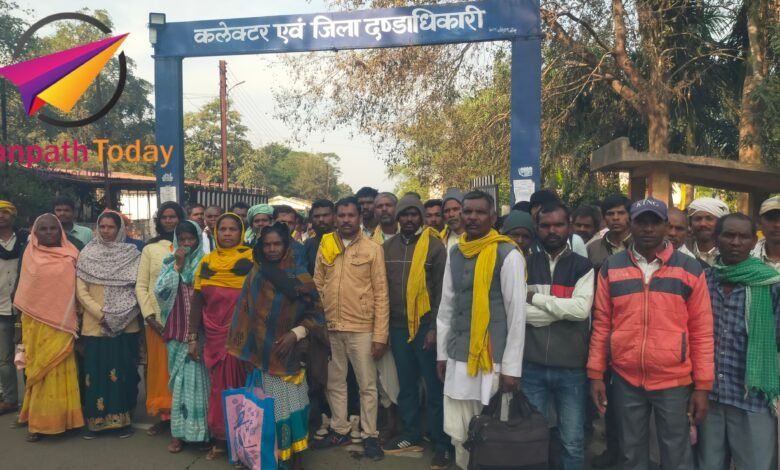 Photo of फॉरेस्ट में चली गई वर्षों से काबिज भूमि- ग्रामीण कर रहे हैं पुनः सर्वेक्षण , नक्शा सुधार की मांग