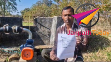 Photo of बिजली कनेक्शन के नाम पर खुली लूट! लाइनमैन ने हड़प लिया किसान से कनेक्शन के नाम पर 15 हजार 