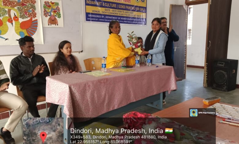Photo of चन्द्रविजय महाविद्यालय में पीएम-ऊषा योजना के तहत गोंडी पेंटिंग कार्यशाला का शुभारंभ