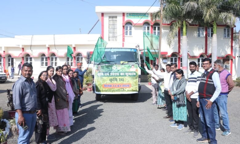 Photo of उन्नत तकनीक व आधुनिक ज्ञान से कृषि रथ बढ़ाएगा किसान का मान -जनप्रतिनिधि और अधिकारियों ने दिखाई हरी झंडी