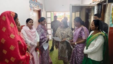 Photo of नाली निर्माण न होने से सड़क पर बह रहा गंदा पानी – कलेक्टर को सौपा ज्ञापन कार्यवाही की मांग