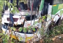 Photo of राछु घाट के पास पलटी यात्रियों से भरी बस – शहपुरा थाना क्षेत्र का मामला