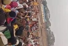 Photo of राघोपुर मरवारी बांध का विरोध – ग्रामीणों ने घेरा ठेकेदार का कैंप