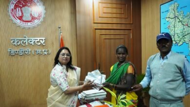 Photo of वनाधिकार पत्र पाकर खुश हो गई मिलेट्स क्वीन लहरी बाई – कलेक्टर श्रीमती अंजू पवन भदौरिया ने प्रदान किया वनाधिकार पट्टा