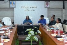 Photo of कलेक्ट्रेट सभाकक्ष में समय-सीमा बैठक संपन्न, लंबित प्रकरणों के शीघ्र निराकरण के निर्देश