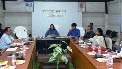 Photo of कलेक्ट्रेट सभाकक्ष में समय-सीमा बैठक संपन्न, लंबित प्रकरणों के शीघ्र निराकरण के निर्देश