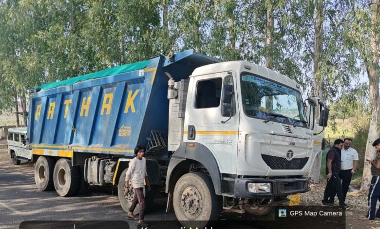 Photo of अवैध खनिज परिवहन पर कार्यवाही, ओवरलोड रेत परिवहन करते हाइवा वाहन जप्त