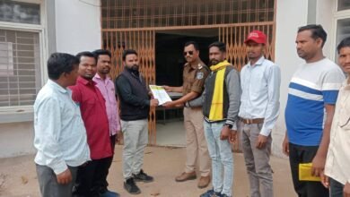 Photo of अवैध शराब बिक्री को लेकर गोंगपा ने खोला मोर्चा – बजाग थाना प्रभारी को सौंपा ज्ञापन