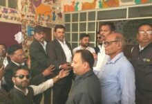 Photo of जिला अधिवक्ता संघ ने किया शिवपुरी के साथी अधिवक्ता की हत्या का विरोध सौंपा ज्ञापन