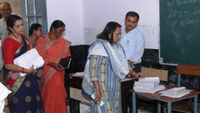 Photo of कलेक्टर श्रीमती अंजू पवन भदौरिया ने उत्कृष्ट विद्यालय का किया निरीक्षण, मूल्यांकन कार्य का लिया जायजा