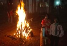 Photo of देर रात तक चला होलिका दहन का कार्यक्रम:नगर में जगह जगह पुलिस बल किया गया तैनात ,कलेक्टर ने कहा,रंगों का पर्व सद्भावना पूर्वक मनाए