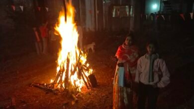 Photo of देर रात तक चला होलिका दहन का कार्यक्रम:नगर में जगह जगह पुलिस बल किया गया तैनात ,कलेक्टर ने कहा,रंगों का पर्व सद्भावना पूर्वक मनाए