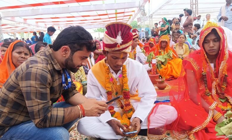 Photo of नई शुरुआत: मुख्यमंत्री कन्या विवाह सम्मेलन में गूँजी शहनाइयाँ, नव-दम्पत्तियों ने ‘स्व-गणना’ कर निभाया नागरिकता का धर्म
