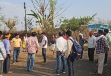 Photo of मेंहदवानी के सकरी टोला एवं घंघारी टोला में हैंडपंप खनन हेतु सर्वे प्रारंभ- मंगलवार को जनसुनवाई में पहुंची थी खाली बर्तन लेकर महिलाएं 