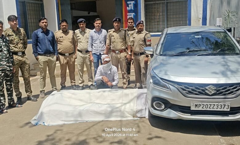 Photo of अवैध  शराब के खिलाफ कोतवाली पुलिस की बड़ी कार्रवाई, 101 लीटर अंग्रेजी शराब व बलेनो कार जब्त, एक आरोपी भी गिरफ्तार