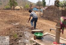 Photo of झामझोला में पेयजल स्रोतों की जांच, सभी हैंडपंपों का किया गया क्लोरीनेशन