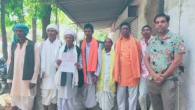 Photo of ईसाई मिशनरिया कर रही है भोले भाले आदिवासियों का धर्मांतरण – कमको मोहनिया पंचायत के दिवारी गांव से दर्जनों की संख्या में पहुंचे आदिवासियों ने की कलेक्टर,sp से लिखित शिकायत