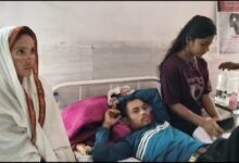 Photo of किकरा तालाब में भीषण सड़क हादसा – 5 की मौत 1 घायल,- मौके पर पहुंचकर कलेक्टर ने बंधाया परिजनों को ढाढस